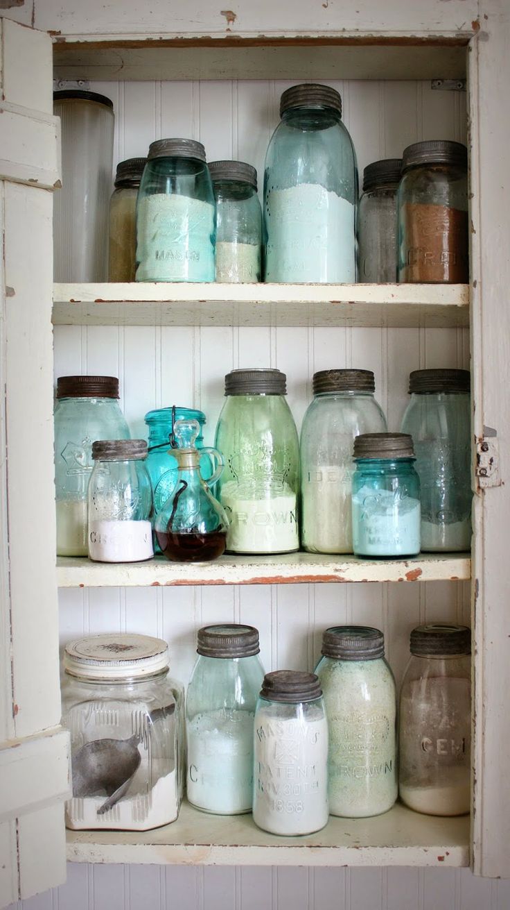 Mason jars add a farmhouse touch to the kitchen