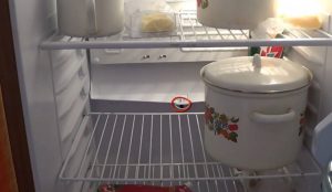 Где находится дренажная трубка в холодильнике и зачем она нужна