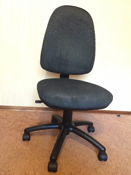 Поменять крестовину на офисном кресле