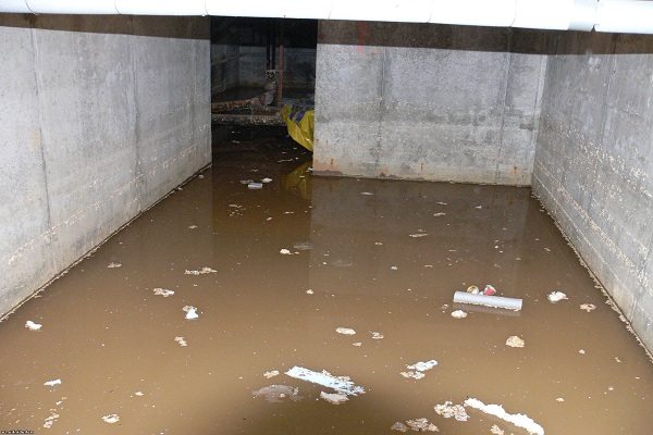 Воды в подвале может быть много