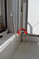 Регулировать фурнитуру kale Нижнюю петлю регулируют шестигранником