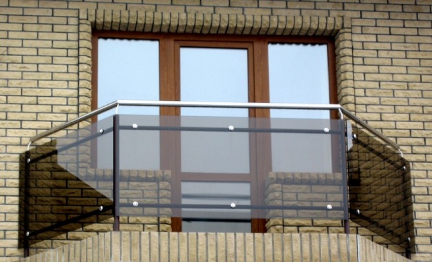 Ограждающая балконная перегородка