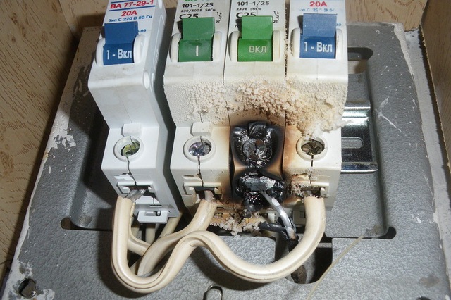 Последствия плохого контакта алюминиевого провода в клемме автомата.