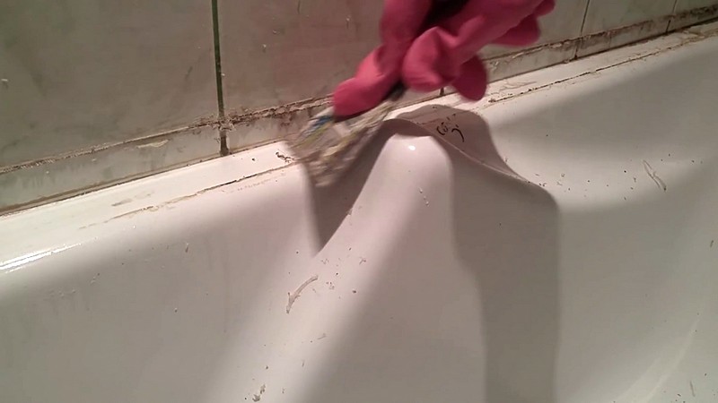 Как удалить герметик с акриловой ванны