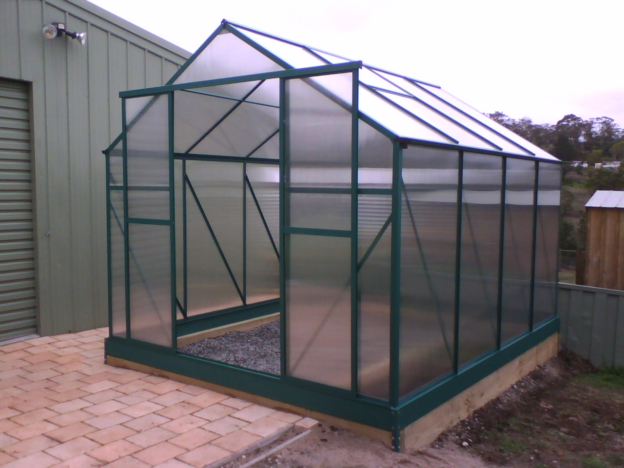 Greenhouse made from polycarbonate sheets